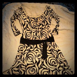 A line black and white print dress.